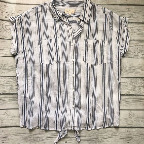 Thread and Supply button down top- medium - Picture 2 of 9